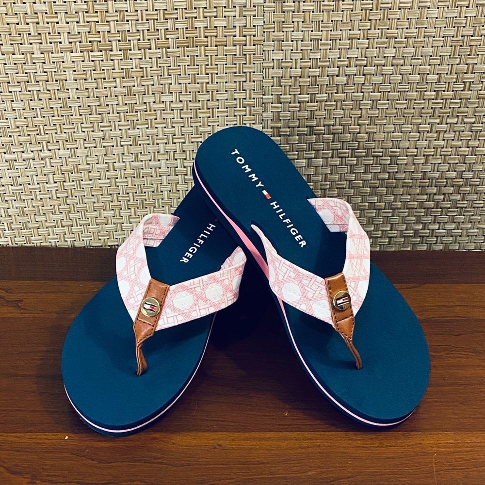 🌟9xHP🌟Tommy Hilfiger Pink Scenic Flip Flops - Picture 2 of 11